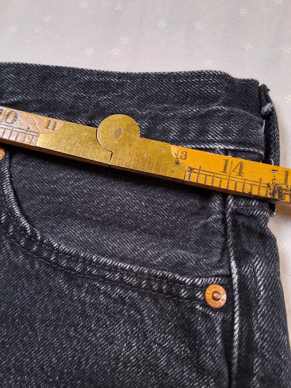 Levi's Womens Gray Straight Jeans Shorts with Signature Back Pocket - Picture 7 of 10